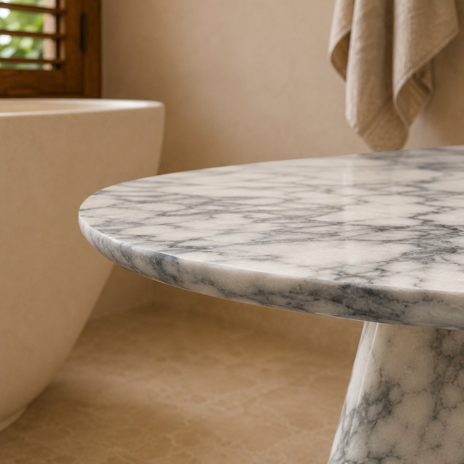 Mesa Lateral Açaíra em mármore, detalhe do tampo